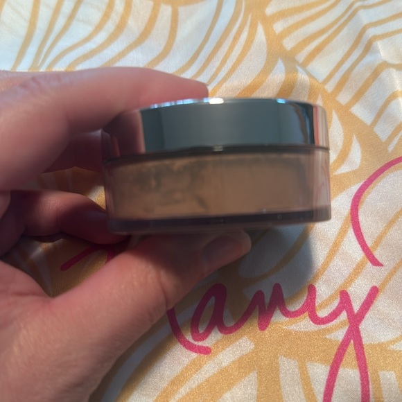 Mary Kay Mineral Powder BEIGE 2 with brush - Picture 2 of 3